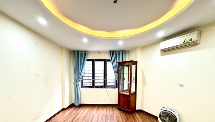 LÔ GÓC - 2 THOÁNG - 10M RA PHỐ - XE 5 TẠ TẬN CỬA - HÀNG XÓM TIME CITY.
Bán Nhà Dương Văn Bé 32m2/ 5 Tầng / Mặt tiền 4.1m / Gía 6.8 tỷ