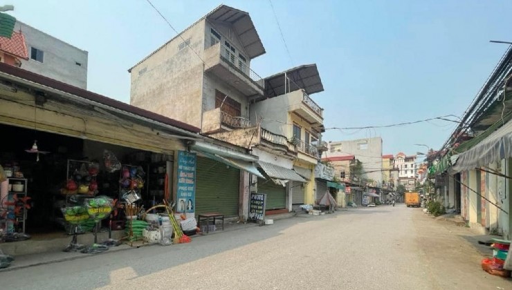 NÓNG- HÓT - Thôn Mai Châu - Xã Đại Mạch - Đông Anh 
Thửa đất vuông vắn, tương lai Đông Anh lên quận giá trị tăng vọt. Trước mặt là công viên, vườn