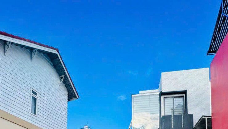 Bán villa Nam Hồ Phường 11 Đà Lạt có hồ bơi