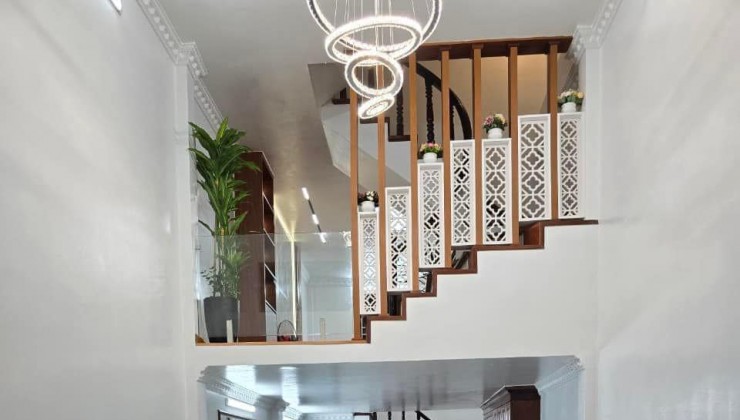 SIÊU PHẨM BỎNG TAY 
BÁN NHÀ - 5TẦNG - 40M - TÔ VĨNH DIỆN -QUẬN THANH XUÂN - PHÂN LÔ - Ô TÔ VÀO NHÀ - 2 THOÁNG TRƯỚC SAU VĨNH VIỄN - KHU VỰC DÂN TRÍ