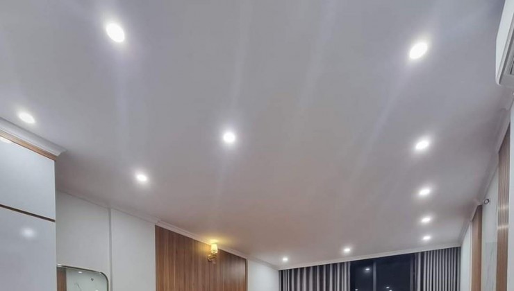 Bán nhà Quan Nhân,mặt phố kinh doanh SIÊU sầm uất
 diện tích 33m MT: 3,3m, người người đi lại tấp nập, giá lại vô cùng yêu thương