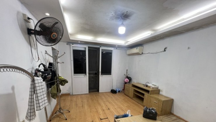 CÒN 1 PHÒNG TẦNG 5 TRONG NHÀ TẬP THỂ B1 NGÕ 18 TÔN THẤT TÙNG, PHƯỜNG KHƯƠNG THƯỢNG, QUẬN ĐỐNG ĐA, HÀ NỘI