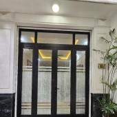 Nhà bán phố Ngọc Thụy Ngõ xe ba gách tránh ,5 tầng . Giá chào 4.65 tỷ