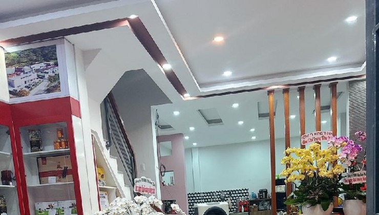 Bán gấp căn nhà Phạm Văn Hai, Tân Bình, Xe hơi ngủ trong nhà. 80m², 3 tầng,
Nhỉnh 11 tỷ.