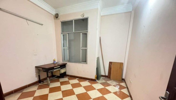 BÁN NHÀ PHỐ DUY TÂN - CẦU GIẤY 
DIỆN TÍCH: 52 M2 x 5,5 TẦNG, MẶT TIỀN 4 M