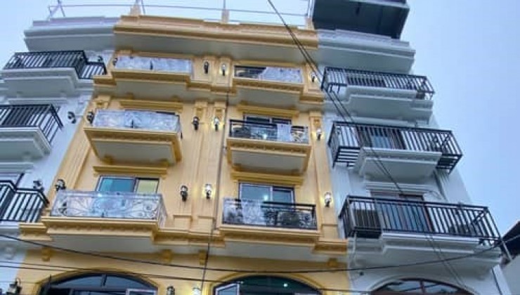 -hàng hót long biên -6 tầng tháng máy ,ô tô vào nhà
-liên hệ e cường 083 2865 116