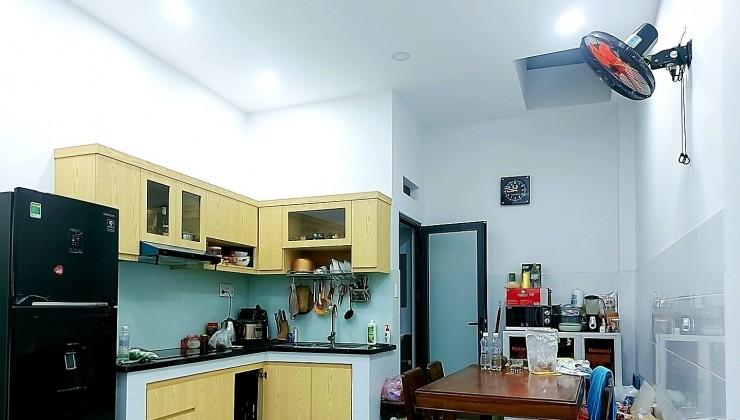 HXH NGUYỄN SỸ SÁCH THÔNG PHẠM VĂN BẠCH PHƯỜNG 15 TÂN BÌNH
NHÀ MỚI, ĐẸP. NGANG 3.5 NỞ HẬU 3.9 DÀI 17M. GIÁ CHÀO BÁN 6,95 TỶ