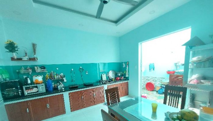 Bán CHDV QL13, Bình Thạnh, Ngay BX Miền Đông, gần 200m2, 4 tầng, Giá 19,5 tỷ (bớt lộc).

 Bán CHDV QL13, Bình Thạnh, Ngay BX Miền Đông, gần 200m2,