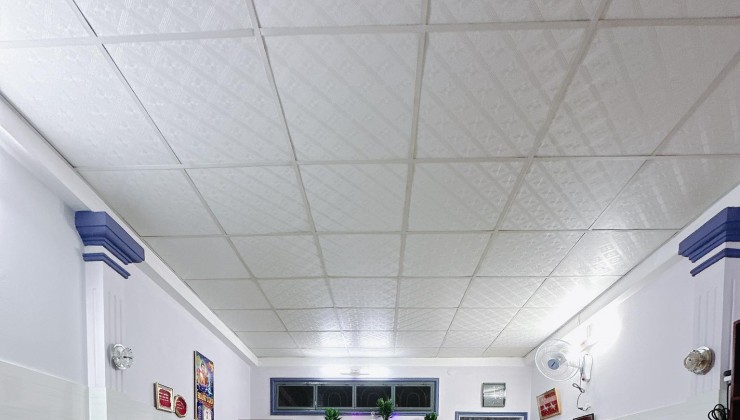 Mặt tiền cách 12M Hẻm rộng 6m 

DT Ngang 3.8 nở hậu 4.4 x 17m

 - 2 tấm Dưới 85  triệu m Q4
