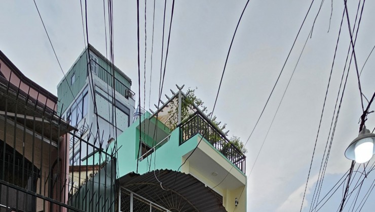 Mặt tiền cách 12M Hẻm rộng 6m 

DT Ngang 3.8 nở hậu 4.4 x 17m

 - 2 tấm Dưới 90 triệu m Q4