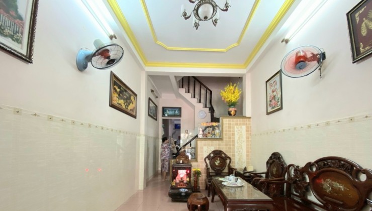 Mặt tiền đường số TÂN QUY Q7 
NGANG 3.5 x19 m đúc 4 tấm hơn 100 triệu m
Chỉ 8 tỷ Bank cho vay 7 tỷ