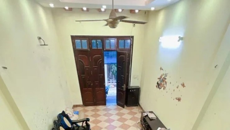 Bồ Đề nhà  đẹp dân xây 65m2,3 tầng, mặt tiền 3.7m, 7.9 tỷ Long Biên.2 thoáng
, mặt ngõ thông.
