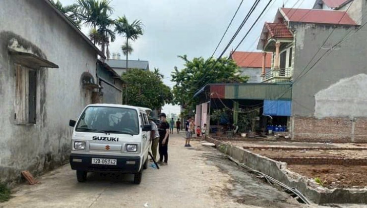 85,6 m tại yên khê đại yên lô góc 2 mặt tiền giá bán nhanh chỉ hơn 1 tỉ 
bán kính vài trăm mét đầy đủ tiện ích không thiếu thứ gì 
đường ô tô thoải