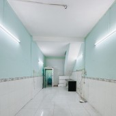 Mặt tiền cách hẻm 20m Đoàn Văn Bơ Q4
Ngang 3.12 x 9.05 đúc 3 tấm  chỉ 4 tỷ