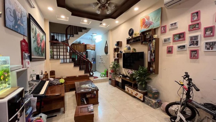 Cần bán nhà Hoàng Mai DT 34m 5T MT 4.6 m
  Giá  Chỉ 5.5 tỷ