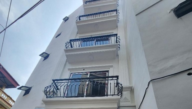 Bán nhà Di Trạch, diện tích 30m2, 5 tầng, lô góc, oto đỗ cửa, giá 3x tỷ