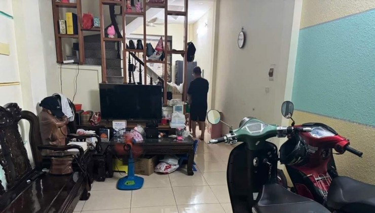 NHÀ LÔ GÓC NGÕ 445 NGUYỄN KHANG - CẦU GIẤY 
DT: 38M2 x 5T, MT: 3,4M, 7,65 TỶ