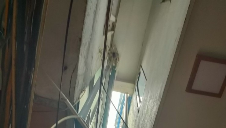 Bán gấp giá rẻ nhà Đại La 36m, 3 tầng, mặt tiền 3.7m, 5.25 tỷ Hai Bà Trưng.
14/8/2024 cần bán gấp hạ 245 triệu, giá chào mới 5.25 tỷ.