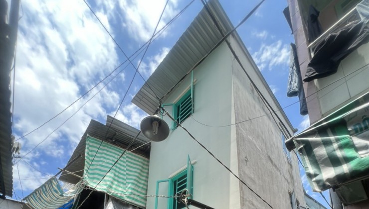 Mặt tiền hẻm Bến Vân Đồn- Hẻm trứớc nhà 4m Ngang 4 x 5 trệt lầu nhà C4 
hơn 1 tỷ Q4
