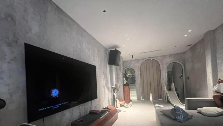 Ngõ 46 Phạm Ngọc Thạch - Đống Đa 
Nhà phân lô - THANG MÁY KÍNH TỐC ĐỘ CAO.