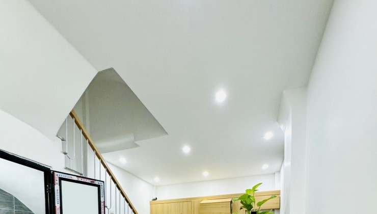 Bán căn nhà 3 tầng gần 50 m2 sổ Hà Nội 
Full nội thất giá 1,85 tỷ