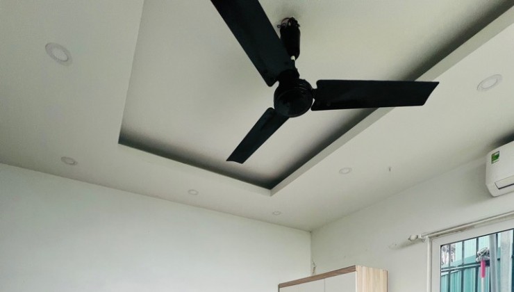 Bán Gấp Căn Nhà DV Sau TT Hội Nghị Quốc Gia – Ô tô đỗ cửa 

Dòng Tiền 720tr/năm – Đang cho thuê full phòng