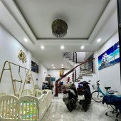 Bán nhà Nhân Mỹ, Mỹ Đình, lô góc, gần chợ. DT 40m2, 3PN, có thể lên tầng thoải mái. Giá 6.4 tỷ