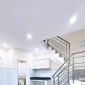 Hẻm rộng 4m Ngang 3x9-2 tấm Q4 hơn 2 tỷ 

Hẻm 4m cách hẻm xe hơi tải 10 m 
Nguyễn Tất Thành Q4