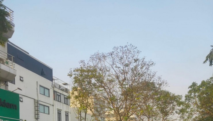 Bán 2 Lô Đất ĐG Kiều Mai Quận Bắc Từ Liêm Hà Nội Khu phân lô bàn cờ .
- Dt: 82m Mt 5,5m Hậu 5,51 m nhìn ra đường 32 .
- Dt : 110m  Mt 7.5m mặt
