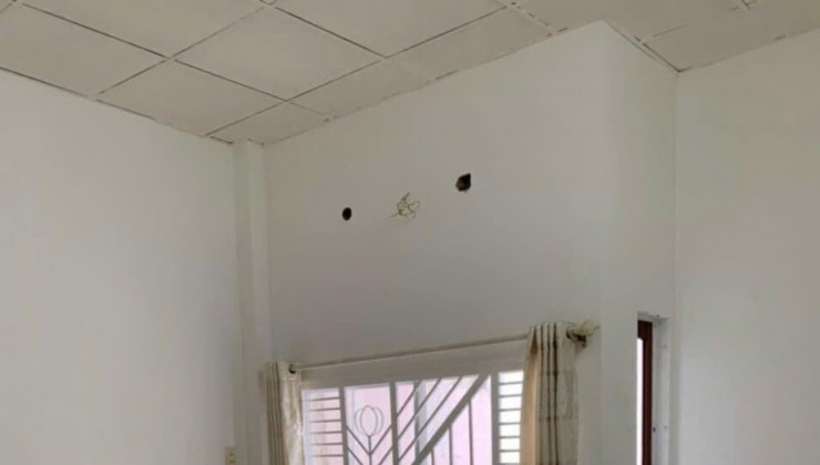 Sát mặt tiền hẻm xe hơi Q4
Ngang 6 Dài 3,65m 
Đúc bê tông 4 tấm 

HƠN 2,7 TỶ Q4