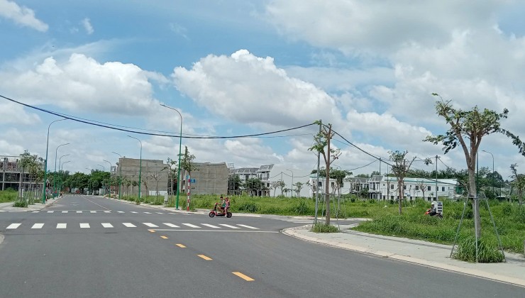 Bán Đất Hòa Lợi 14-6  Bến Đồn Hòa Lợi  Bến Cát Bình Dương Diện tích : 5x18 = 90 m2 Thổ cư 100% 
Gần khu công nghiệp Vsip2 , Vsip2 mở rrộn, Đồng An