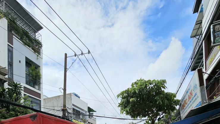 SÁT MẶT TIỀN 25  M HẺM RÔNG 5M CÓ SÂN NGANG 6M Q4
Ngang 5 x 7.35m DIỆN TÍCH SD 140 m2- 4 TẤM Q4 - CÓ 4 TỶ X