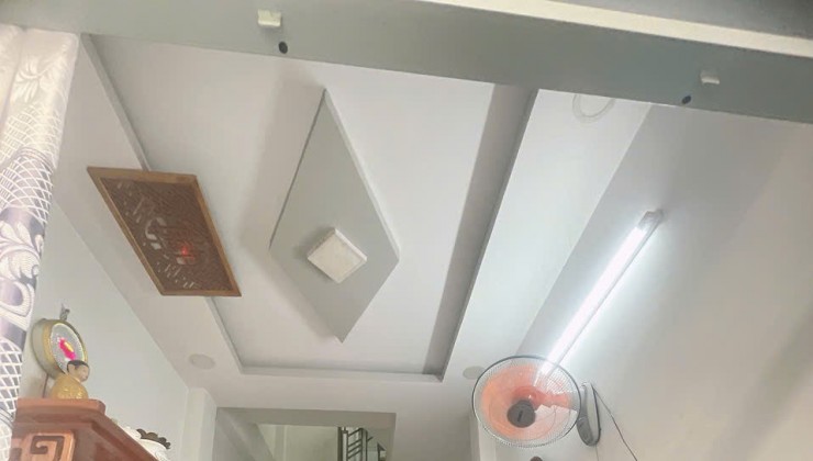 Sát mặt tiền Xóm Chiếu Q4
Đúc 4 tấm Hơn 2 tỷ hẻm thông