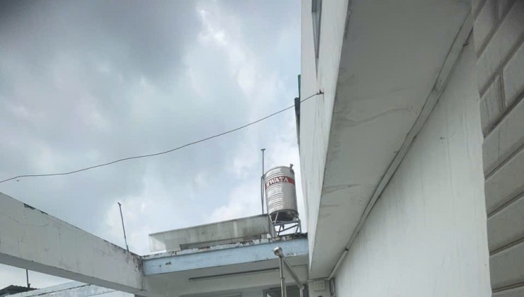 Sát mặt tiền Xóm Chiếu Q4
Đúc 4 tấm Hơn 2 tỷ hẻm thông