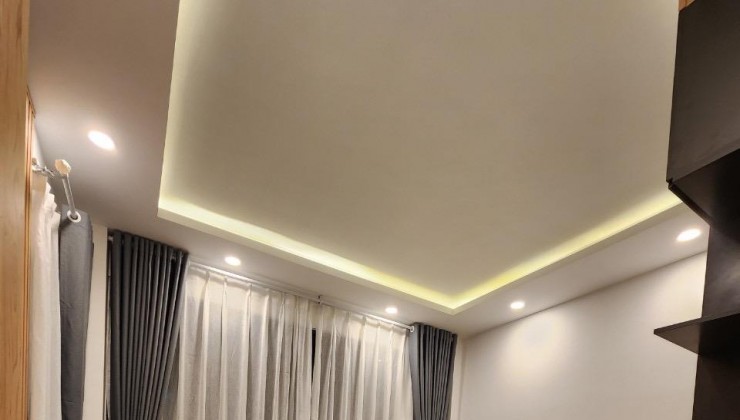 Bán Nhà Mới Bà Hom, Phường 13, Quận 6. DT 66m2 x 2 tầng (5.1 x 13).
Giá 6.59 tỷ TL.