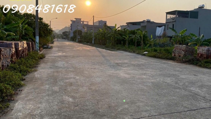 BÁN LÔ ĐẤT MẶT ĐƯỜNG TUỆ TĨNH KÉO DÀI
- DIỆN TÍCH 95M2, MẶT TIỀN 5m
giá 3,x tỷ
