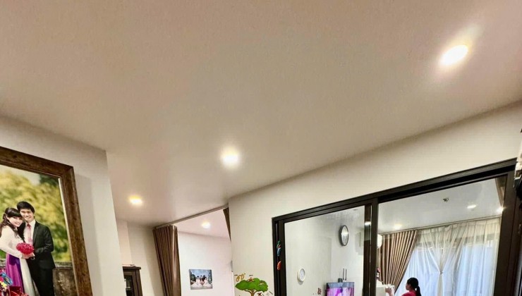 BÁN NHÀ HÀO NAM - 1 NHÀ RA PHỐ  - THANG MÁY - Ô TÔ - KINH DOANH
dt 57m2 7T Giá 20tỷ
