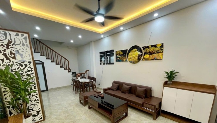 Cần bán nhà
Đường Nhà Lệ Mật,  DT 39.6m2, 5 tầng,  giá 6.6 tỷ, 0902318197