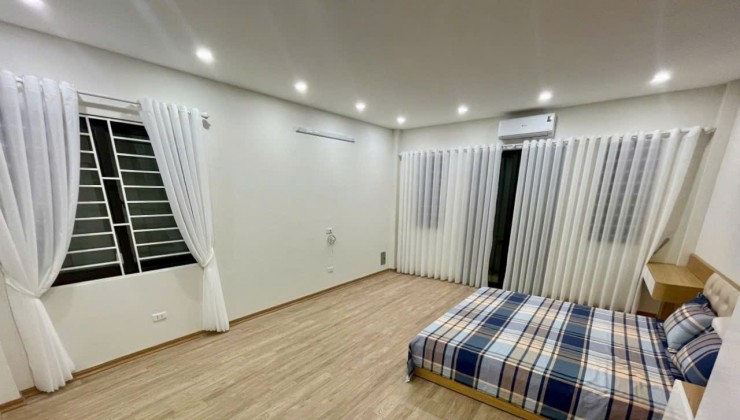Cần bán nhà
Đường Nhà Lệ Mật,  DT 39.6m2, 5 tầng,  giá 6.6 tỷ, 0902318197