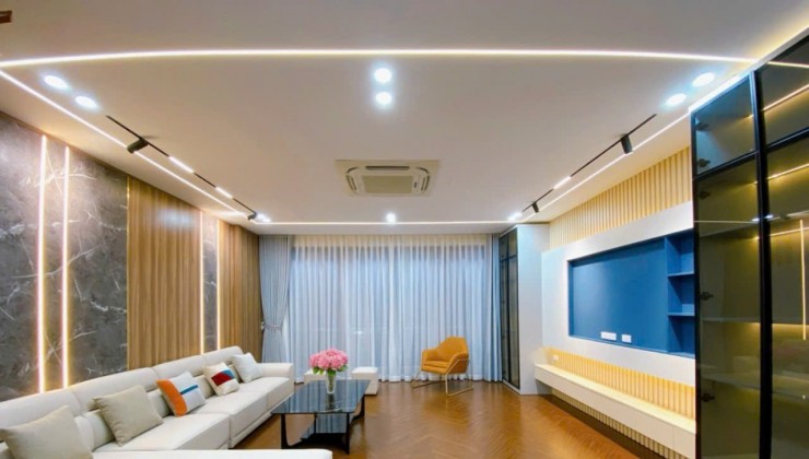 Bán nhà Cổ Linh, diện tích 45m2. Mặt tiền 5.5m. Giá 14.8 tỷ!
Sổ đỏ sẵn sàng sang tên!!!!