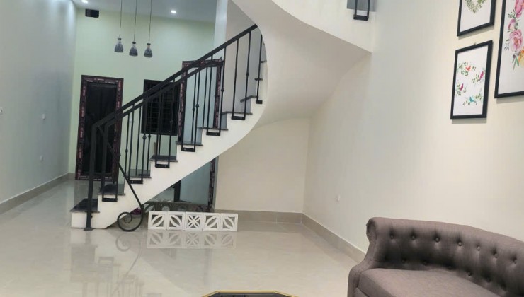 Nhà 4 tầng đường Lý Sơn, Long
Biên