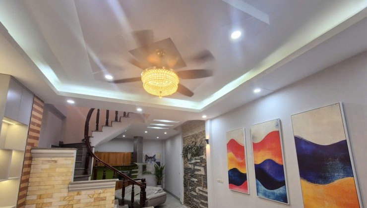 PHÂN LÔ - Ô TÔ VÀO NHÀ - GẦN PHỐ - KINH DOANH - VĂN PHÒNG - NHÀ ĐẸP - TRUNG TÂM HUYỆN THANH TRÌ.
85 m2, 4 tầng, mt, 4.1m, 11.6 ty
