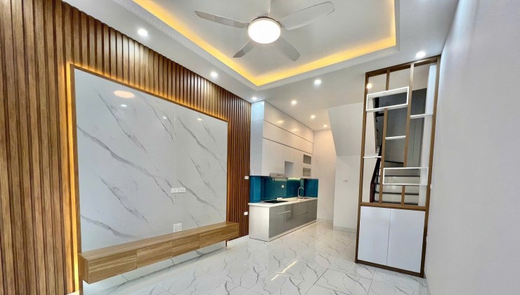 BÁN NHÀ Ô TÔ ĐỖ CỔNG - 31M X 5 TẦNG -  GẦN TRUNG TÂM VĂN QUÁN 
LH: 0372413014