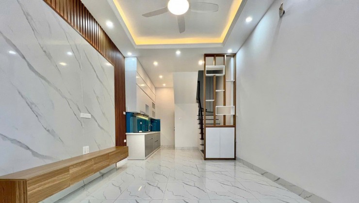 TRUNG TÂM VĂN QUÁN BÁN NHÀ 35M X 5 TẦNG
LH: 0372413014