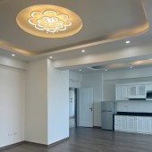 Bán căn hộ khu đô thị xa la với diện tích 81m2 tòa CT5. Sổ đỏ chính chủ,pháp lý minh bạch. Thiết kế 2 PN, Ban công rộng thoáng mát.