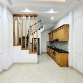 NHÀ ĐẸP - GẦN PHỐ - ĐƯỜNG RỘNG - NGÕ THÔNG - Ô TÔ ĐỖ CỔNG
