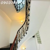 Nhà trung tâm QUẬN 1
Vị trí đắc địa, ngay vòng xoay Cống Quỳnh
 - Trần Hưng Đạo - Bùi Viện - Trần Đình Xu.