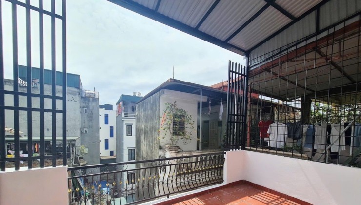 KIM NGƯU  gần phố ngõ ít nhà thoáng  , mặt tiền rộng nội thất đầy đủ , thiết bị hiện đại
