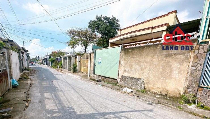 D383
BÁN LÔ ĐẤT có sẵn xác nhà 1 lầu 1 trệt  SỔ RIÊNG FULL THỔ CƯ_ 170m2 ngang 8m Phường Tân Biên
