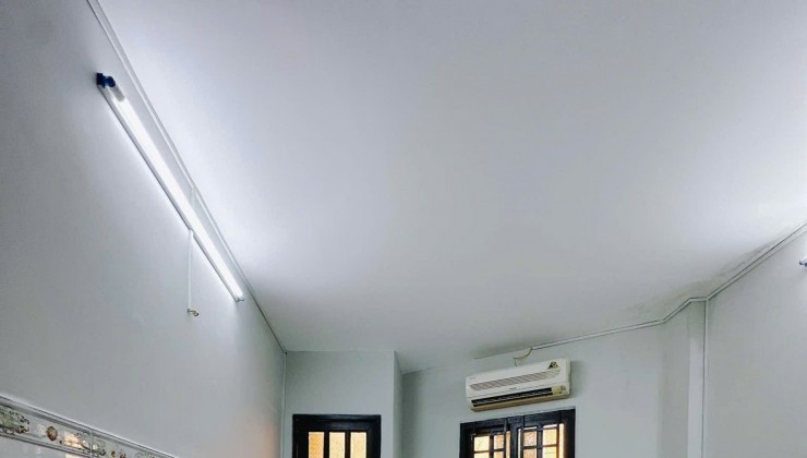 Hẻm 1/ Tôn Đản Q 4
NGANG 3 X 10 - 2 TẤM CÓ 2 TỶ